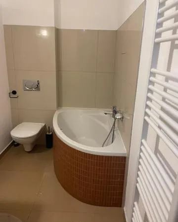 Pistacia 2 Priame Centrum Bb بانْشكا بيشتريتْسا